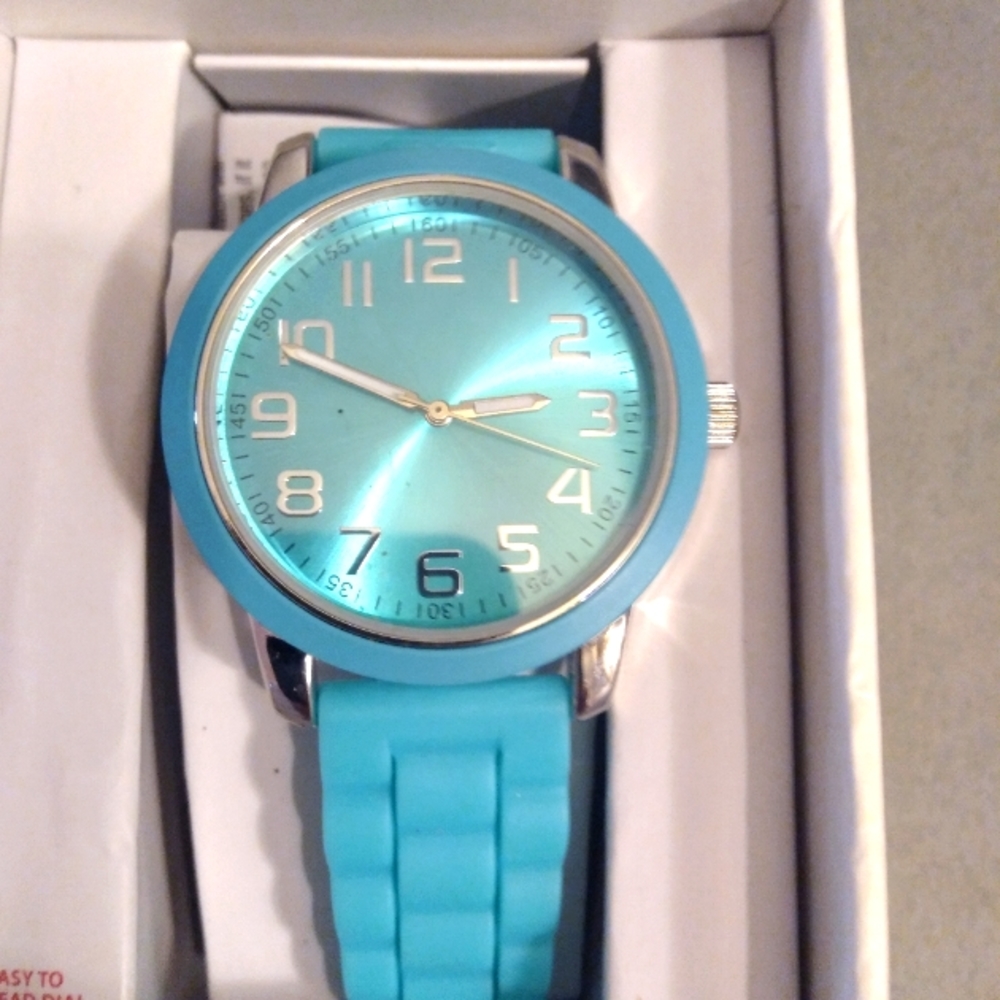 Women Watch Easy Read 38MM Teal Dial Teal Rubber Bands New Battery